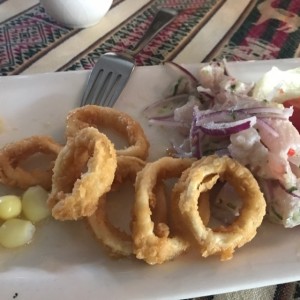 Ceviche con chicharron de calamar