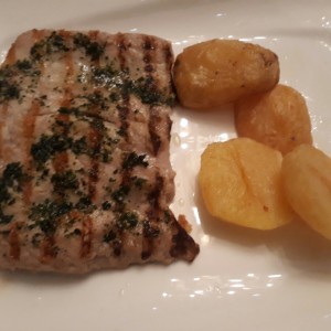 filete de pescado a la plancha con chimichurri