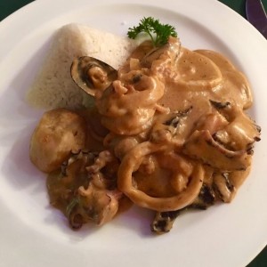 lenguado en salsa de mariscos