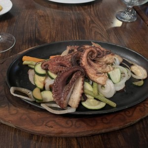 Pulpo a la Parrilla con vegetales