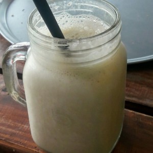 batido de banana con leche de almendra