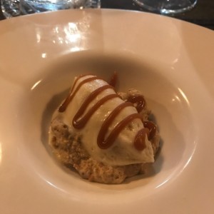 Helado de ron abuelo 7 sobre crema de cafe