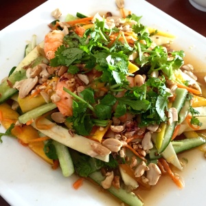 Ensalada de mango con camarones