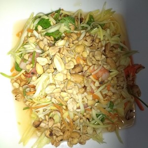 Ensalada de mango con camarones