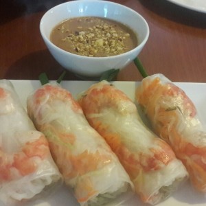 rollos de vegetales con camarones