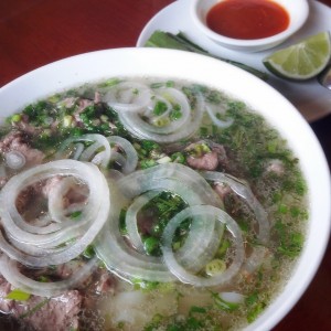 Pho de carne, delicioso con sus fideos de arroz