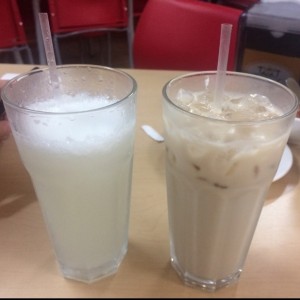 Limonada (izquierda) y Horchata (derecha)