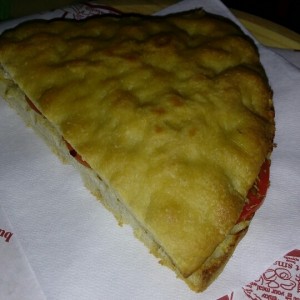 focaccia mozzarella y tomate