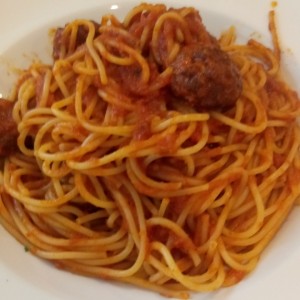 Spaguetti con albondigas 