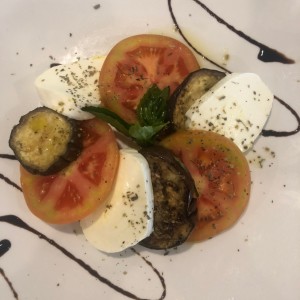 Ensalada Caprese Con Berenjena