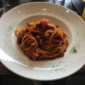 spaghetti con chorizo. 