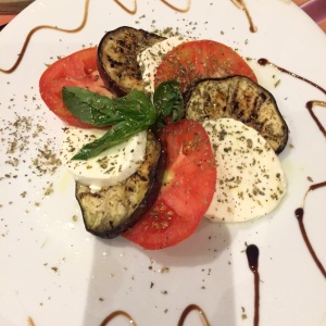 Insalata Caprese Con Melanzana