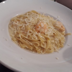 Fetuccini en Salsa de Camarones