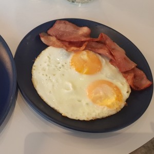 Huevos y bacon