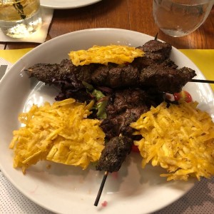 pinchos de carne estilo marroqui