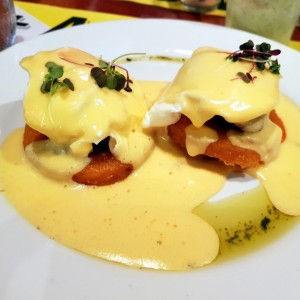 Huevos Benedictos