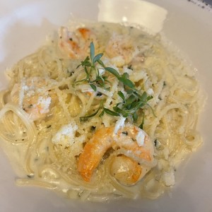 Pasta alfredo con camarones