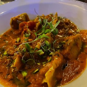 Agnolotti Rellenos de Shortrib en Salsa de Zapallo y Demiglace