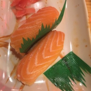 Nigiri sushi - Sake