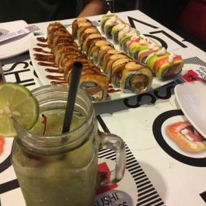 sushi 3 roles en promocion, delicioso! y recomedado! gracias, gracias, gracias!