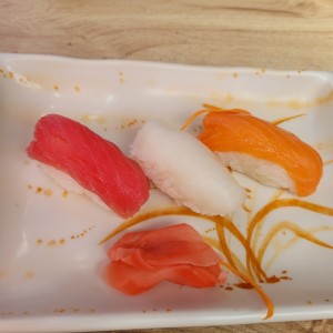 Nigiri sushi - Sake mixto