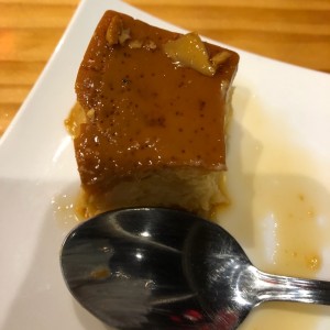 flan de la casa !  me acorde tarde pero deje un pedazo para la foto ?