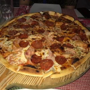 Pepperoni americano con Jamon