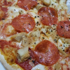 pizza de peperoni y pollo