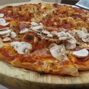 Pizza de pollo y pepperoni / 4 estaciones