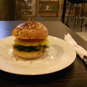 Red burguer o hamburguesa de quinoa roja