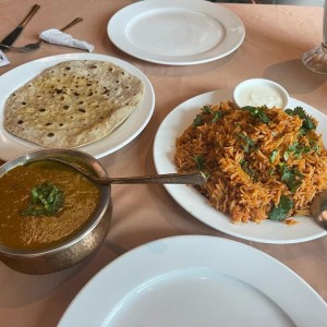 Mutton Curry; Basmati Rice Chicken y Naan
