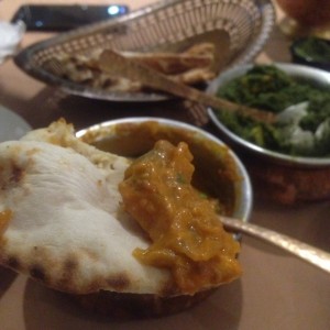 naan con vegetable kurma