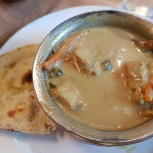 thai curry con garlic naan(No incluido)
