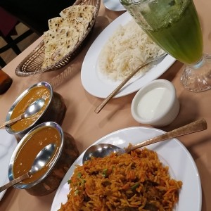 Butter Chicken, chicken curry y arroz Basmati