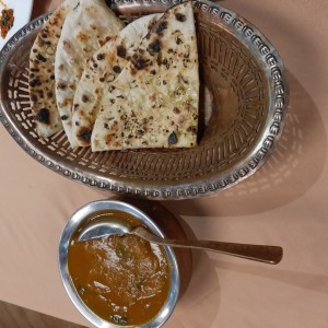 Mutton Curry y Naan con Queso
