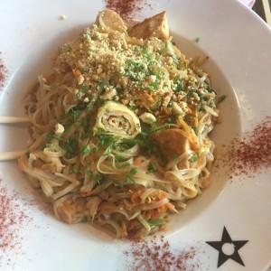 Pad thai de pollo