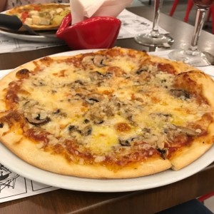Pizza de Hongos con parmesano