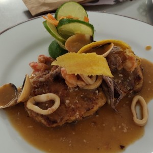 Filete de Corvina en salsa Marinera