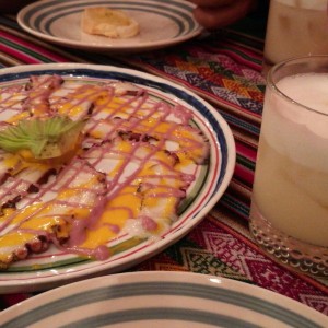 Pulpo al olivo y pisco sour