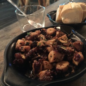 pulpo al ajillo