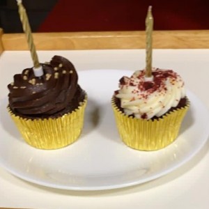 cupcakes de chocolate y red velvet