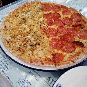 Pizza Peperoni y Pollo 