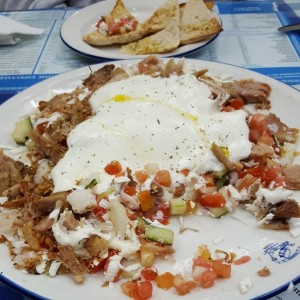 Ladopsomo con pernil y pan pita tostado