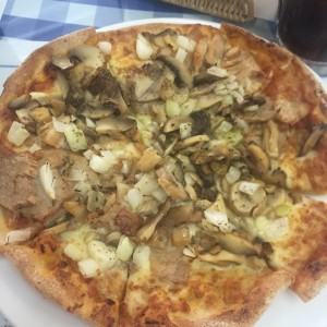 Pizza ATHENS (hongos, cebolla, pernil)