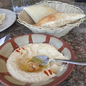 Hummus con pan pita