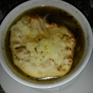 sopa de cebolla gratinada