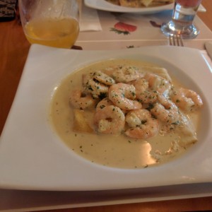 Crepes de camarones al ajillo