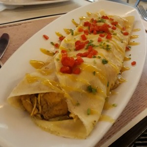 crepes de pollo en salsa a curri