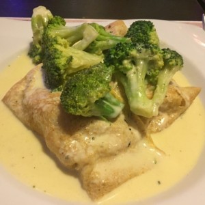 creppe de pollo con broccoli y queso