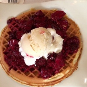 Waffle de frutos del bosque